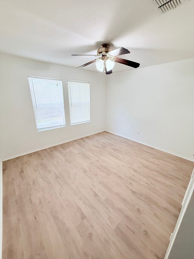 Building Photo - 9922 Kent Forest