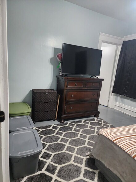 Bedroom 1 connects to bedroom 2 ( there is an additional door to access bedroom 2). - 89 S Main St