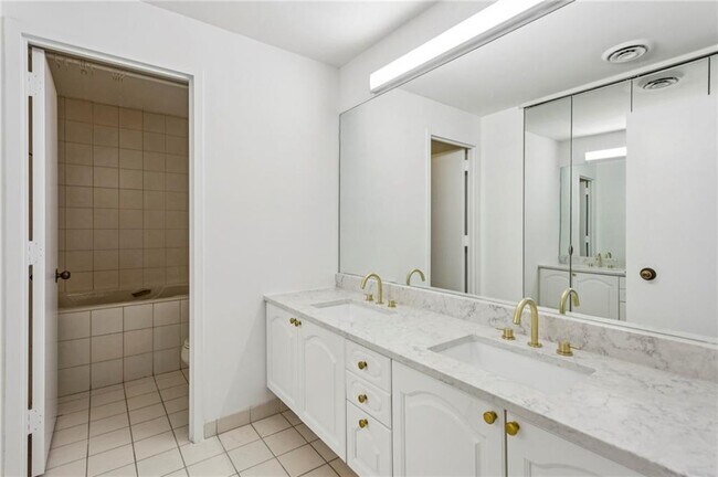 Building Photo - 2660 Peachtree Rd NW