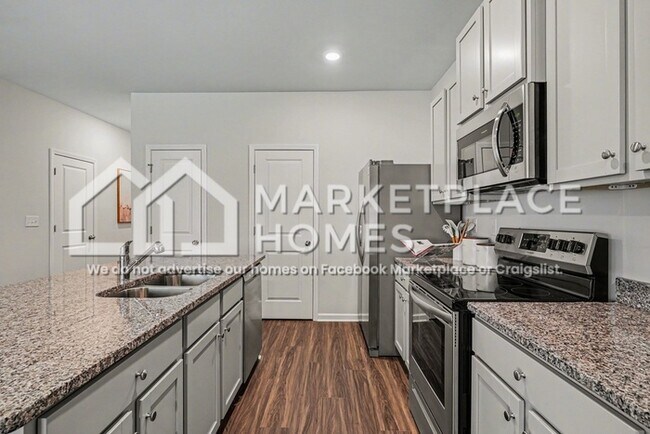 Building Photo - 302 Oakwood Dr NW