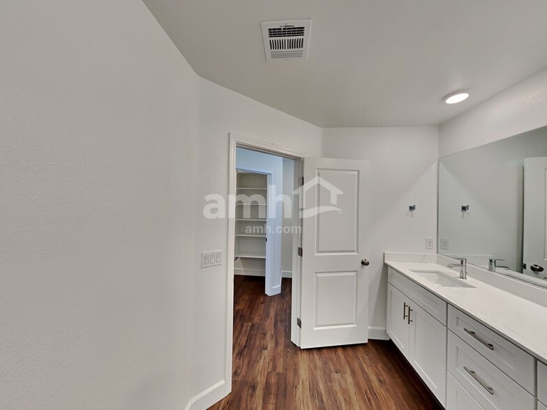 Building Photo - 263 Yasmin Daylily Pl