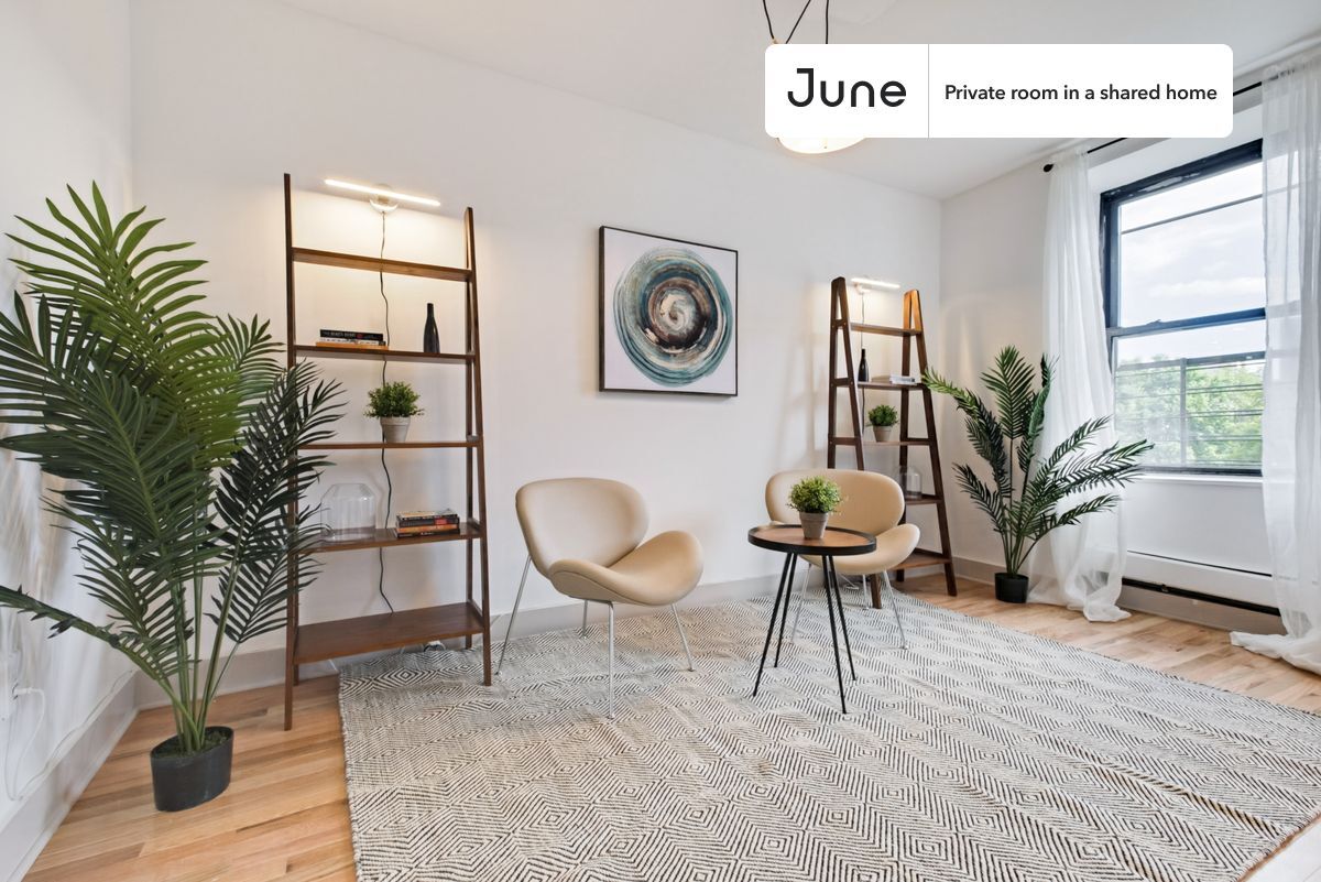 Building Photo - Private bedroom in 4 bed/1 bath Home