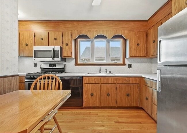 Building Photo - 358-360-360 Arlington St