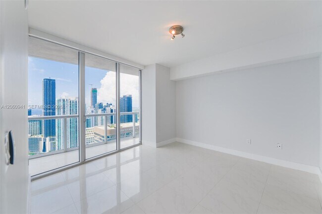 Building Photo - 495 Brickell Ave