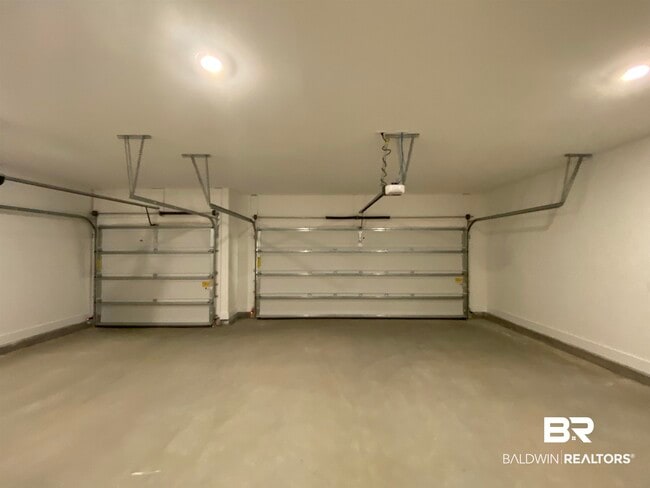 Building Photo - 510 Hardwood Ave