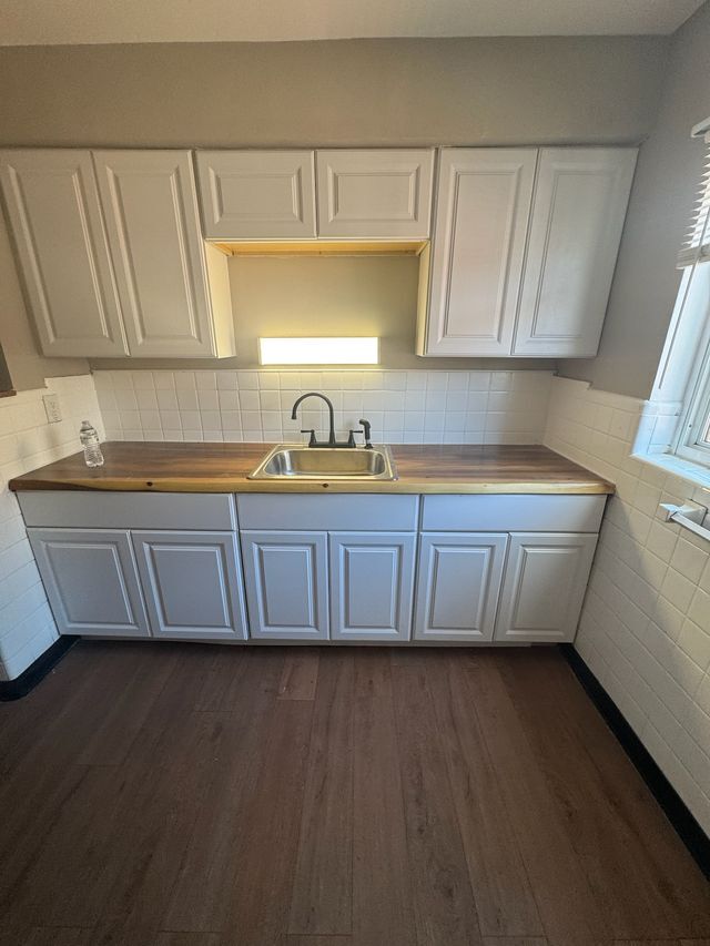 Building Photo - 1665 Anita Pl