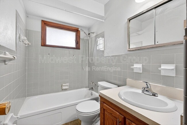 Building Photo - 515 Topaz Ave