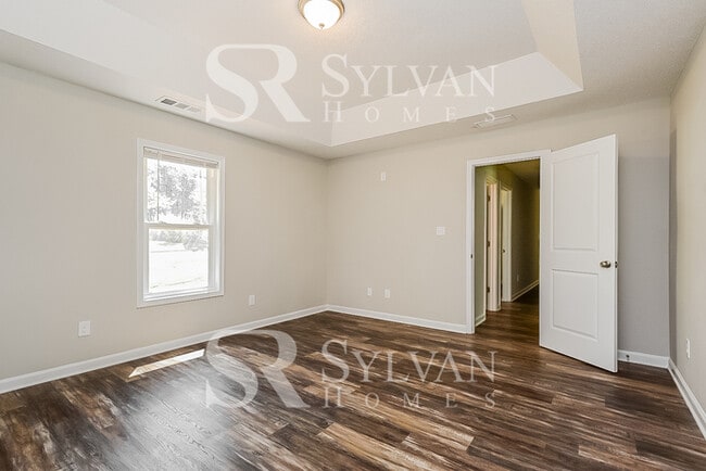 Building Photo - The living is easy in this 3 bedroom, 2 ba...