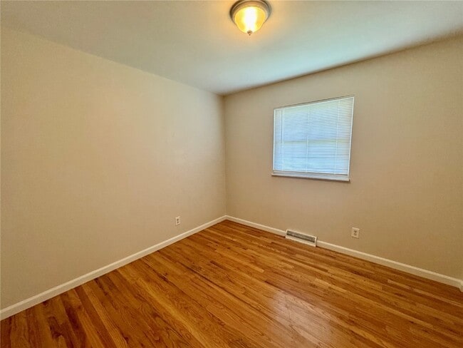 Building Photo - 3417 Robyn Ann Dr
