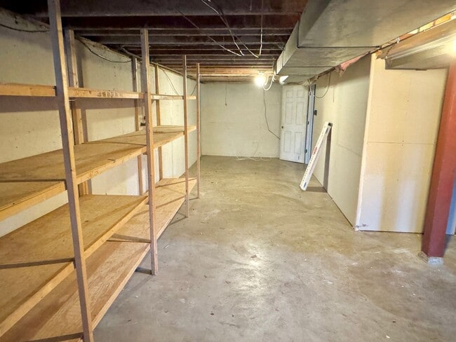 Building Photo - Rose City Park Neighborhood Quintessential Ranch Home on Corner Lot with Huge Basement, Fenced Ya...