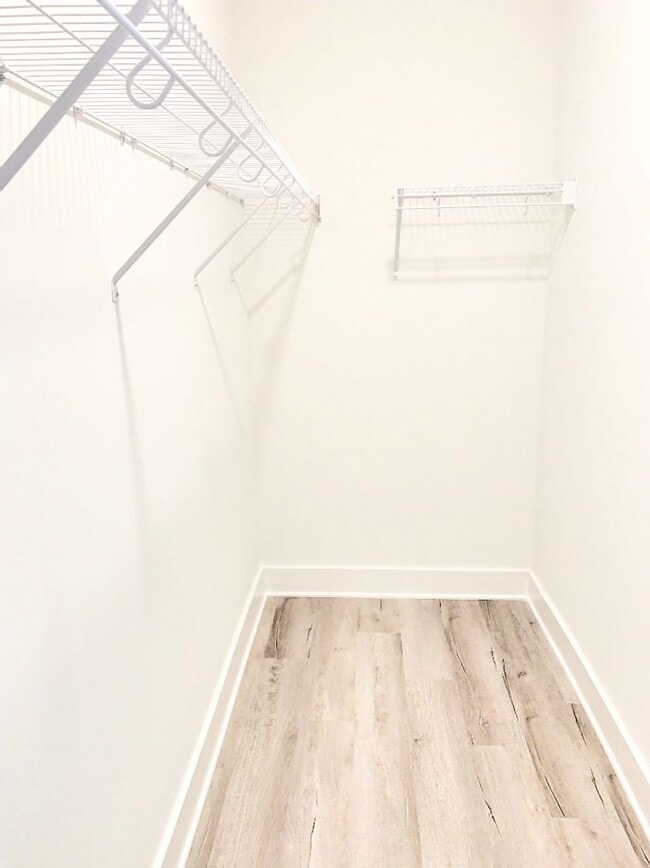 Building Photo - 811 Martin St