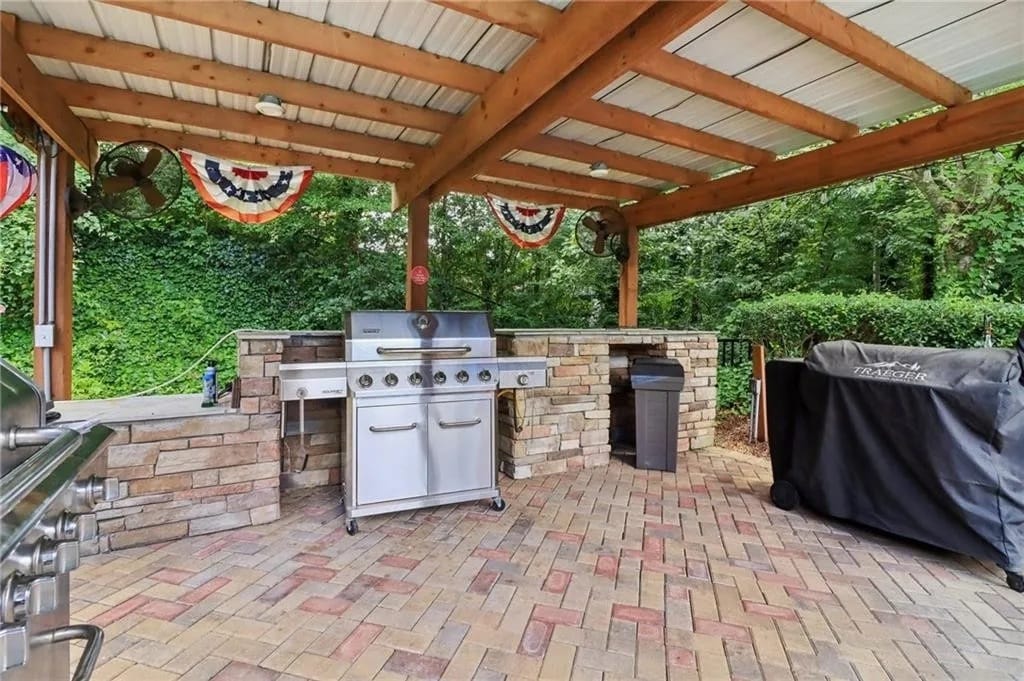 Grill - 1250 Parkwood Cir SE
