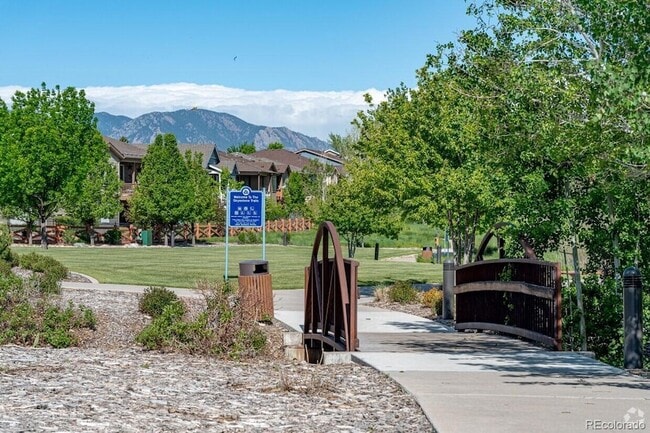 Building Photo - 10803 N Montane Dr