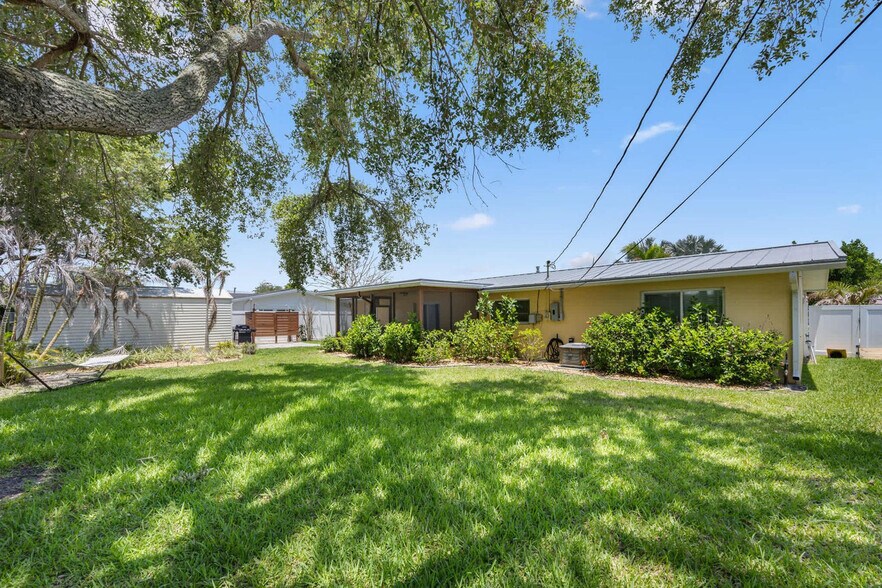 Building Photo - 228 Curacau Dr