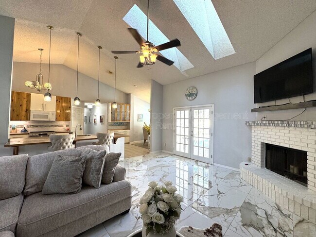 Building Photo - 4955 Southfork Ranch Dr