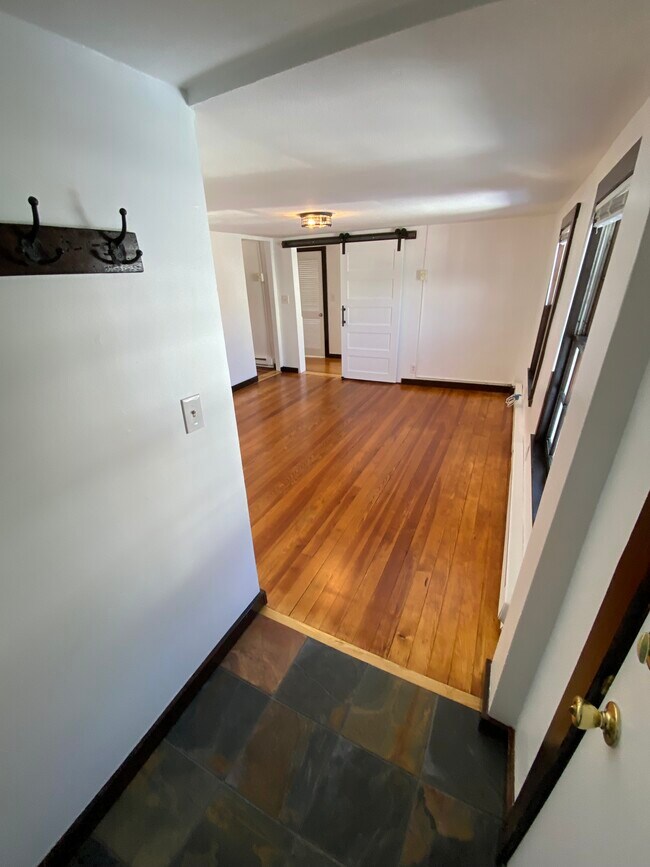 Building Photo - 54 Bridge St