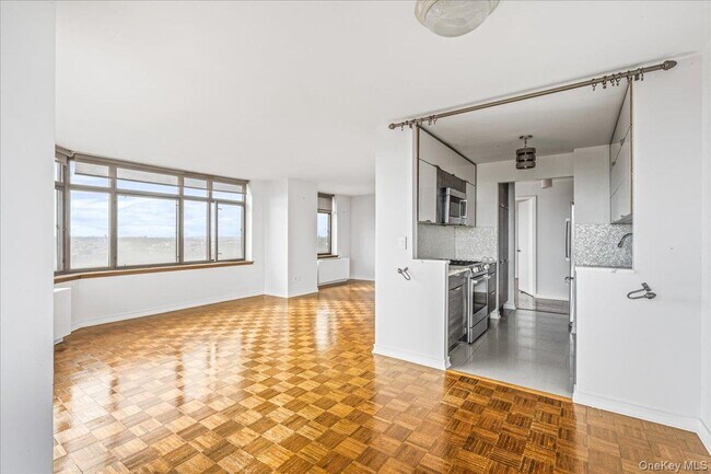 Building Photo - 112-01 Queens Blvd