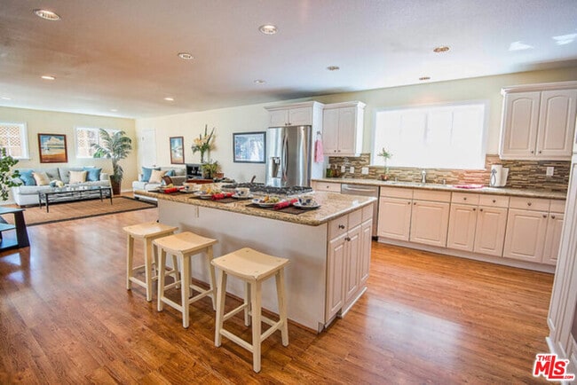 Building Photo - 7830 W 83rd St