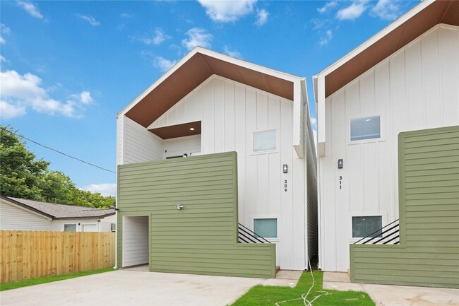 Building Photo - 309 Massachusetts St