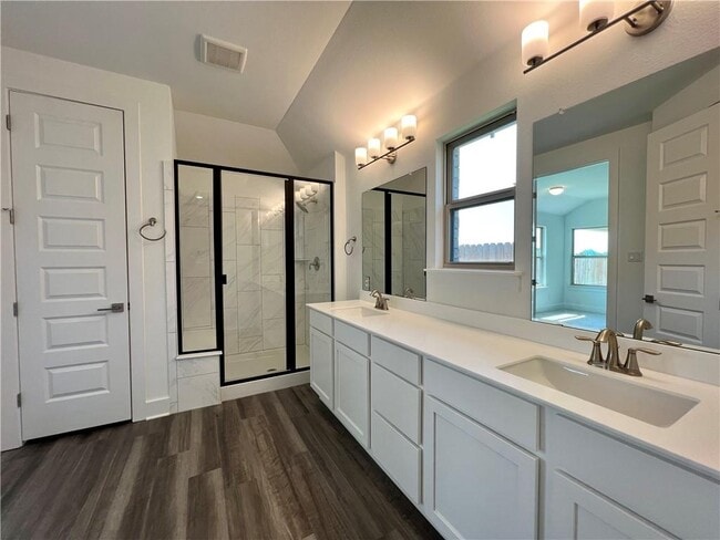 Building Photo - 577 Elm Green St