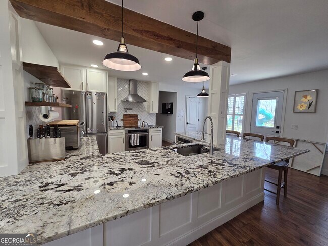 Building Photo - 1121 Vanessa Ave