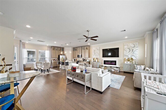 Building Photo - 2009 Royal Landing Dr
