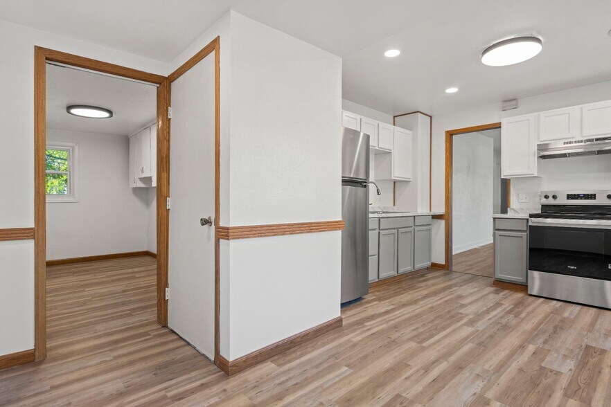 Building Photo - 402 Burlington Ave