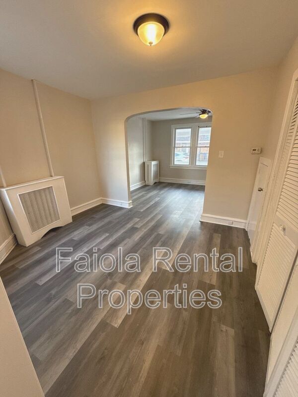 Building Photo - 905 Keener Ave