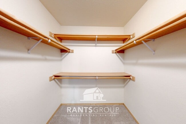 Building Photo - Great Location!  Quiet Neighborhood!