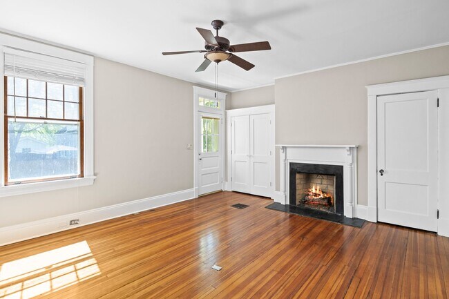 Building Photo - Historic Home in Wake Forest!