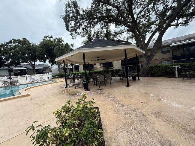 Building Photo - 3802 N Oak Dr