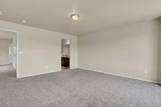 Building Photo - Modern Townhome with Central A/C, 2-Car Ga...
