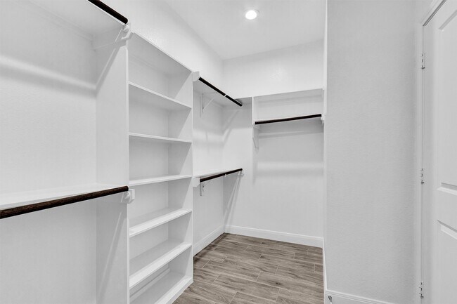 Building Photo - 11101 Park Dr