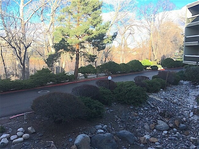 Building Photo - Reno Riverfront Condo - 2 Bedroom - Cat Fr...