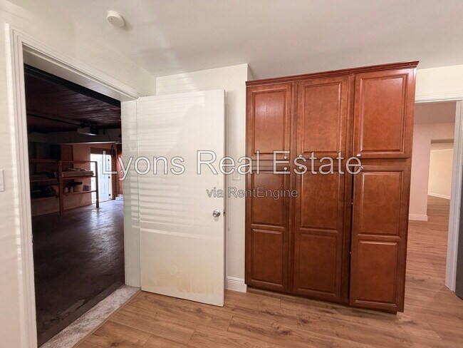 Building Photo - 10621 McGregor Blvd