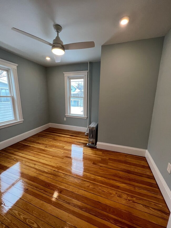 Building Photo - 9-11 Burnham St