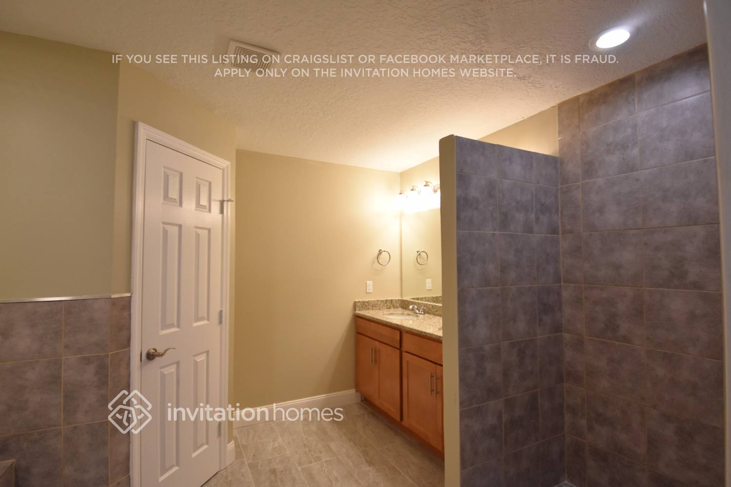 Building Photo - 1156 St Tropez Ct