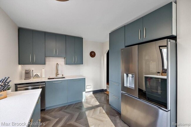 Building Photo - 3207 N Altadena Ave