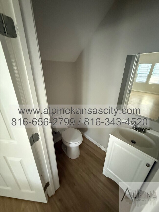 Building Photo - Beautiful Midtown Rehab!