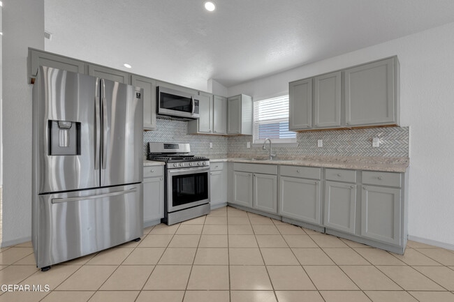 Building Photo - 12077 Castle Keep Cir