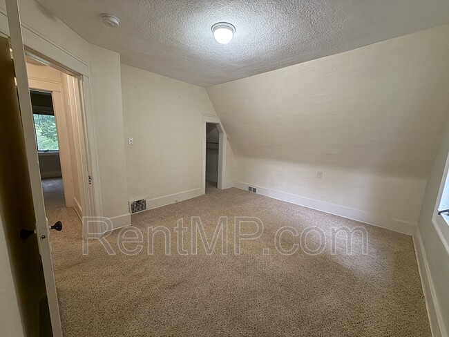 Building Photo - 524 N Kinney Ave