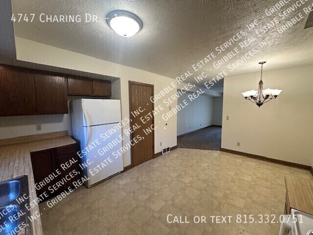 Building Photo - 4747 Charing Dr
