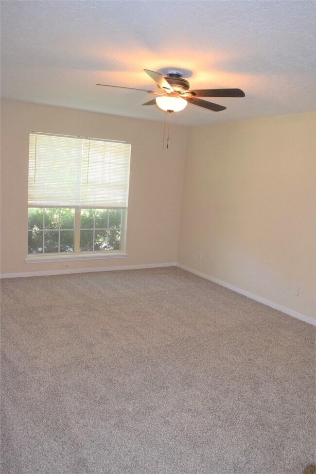 Building Photo - 6207 Northway Dr