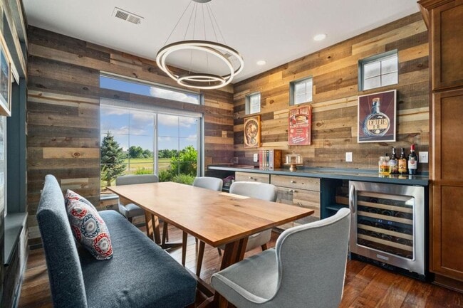 Building Photo - 4641 Vinewood Way