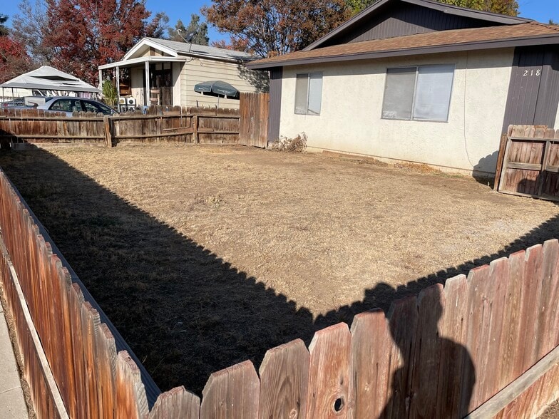 Fenced yard - 218 Woodrow Ave