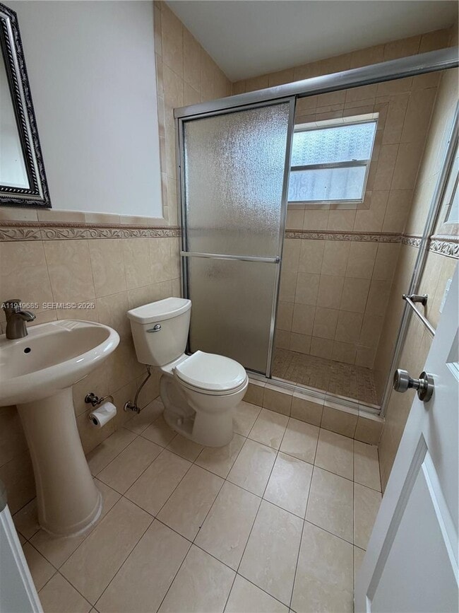 Building Photo - 425 E 17th St