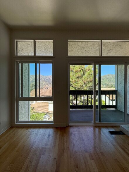 Building Photo - 1758 Palisades Dr