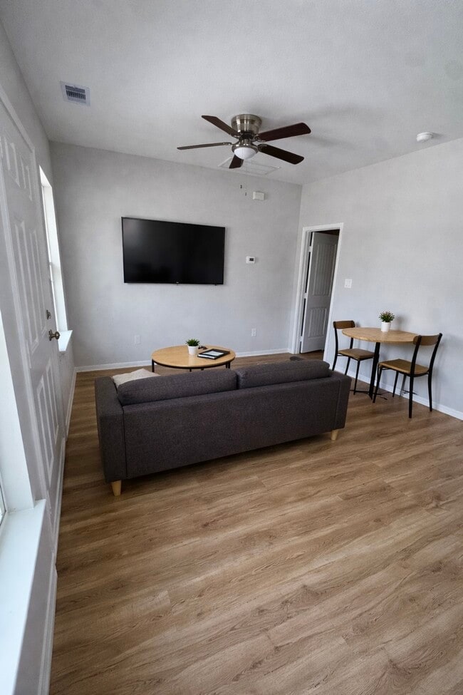 Building Photo - 103 Lincoln Cedars Dr