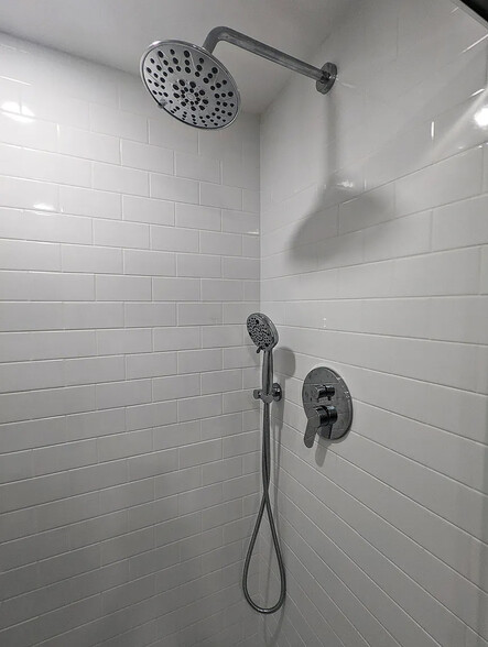 Shower faucets - 14121 Bauer Dr