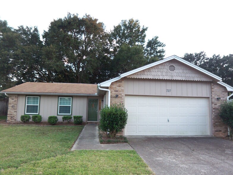 Primary Photo - 727 Valley Ridge Way
